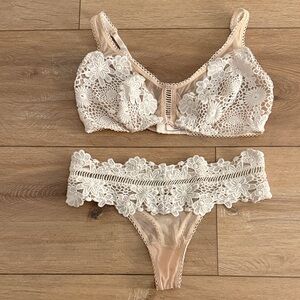 Victoria's Secret Lace Bra Set in cream, dusty pink.